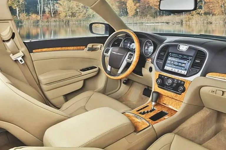 Chrysler 300 abitacolo - 4