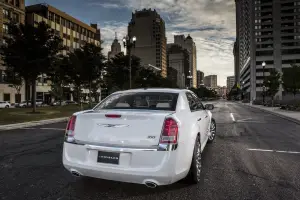 Chrysler 300 Motown Edition - 11