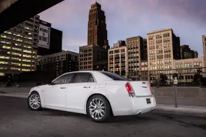 Chrysler 300 Motown Edition - 12