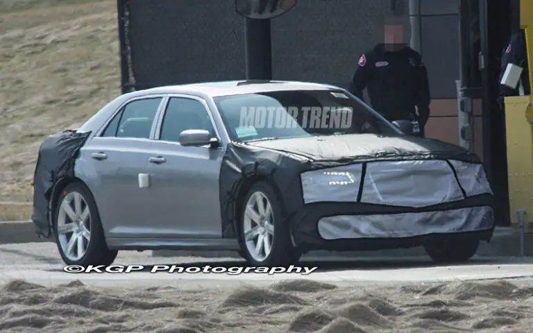 Chrysler 300 SRT8 Spy - 5