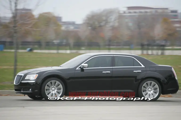 Chrysler 300C spy - 10