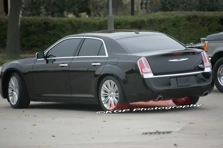 Chrysler 300C spy - 11