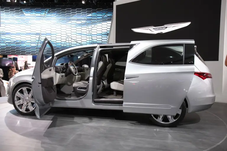 Chrysler 700c - Salone di Detroit 2012 - 5