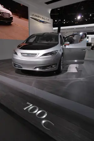 Chrysler 700c - Salone di Detroit 2012 - 10