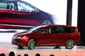 Chrysler Pacifica - Salone di Detroit 2016 - 1