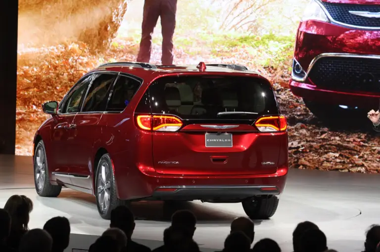 Chrysler Pacifica - Salone di Detroit 2016 - 6