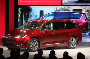 Chrysler Pacifica - Salone di Detroit 2016 - 8