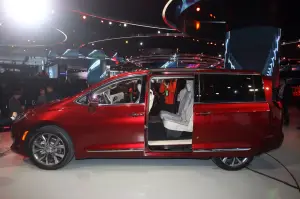 Chrysler Pacifica - Salone di Detroit 2016 - 11