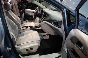 Chrysler Pacifica - Salone di Detroit 2016 - 16