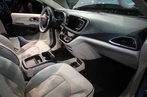 Chrysler Pacifica - Salone di Detroit 2016 - 18