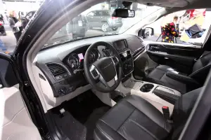 Chrysler Town & Country - Detroit 2011 - 3