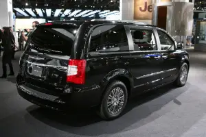 Chrysler Town & Country - Detroit 2011 - 7