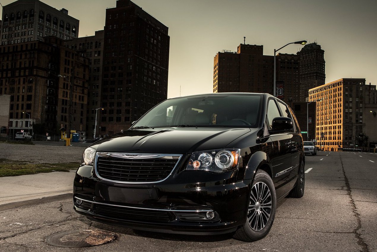 Chrysler Town & Country S 2013, foto