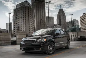 Chrysler Town & Country S 2013, foto - 1