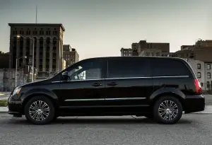 Chrysler Town & Country S 2013, foto - 2