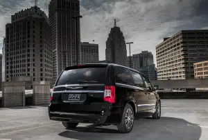 Chrysler Town & Country S 2013, foto - 3