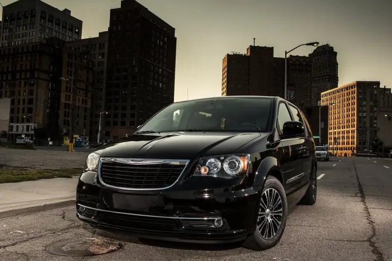 Chrysler Town & Country S 2013, foto - 8