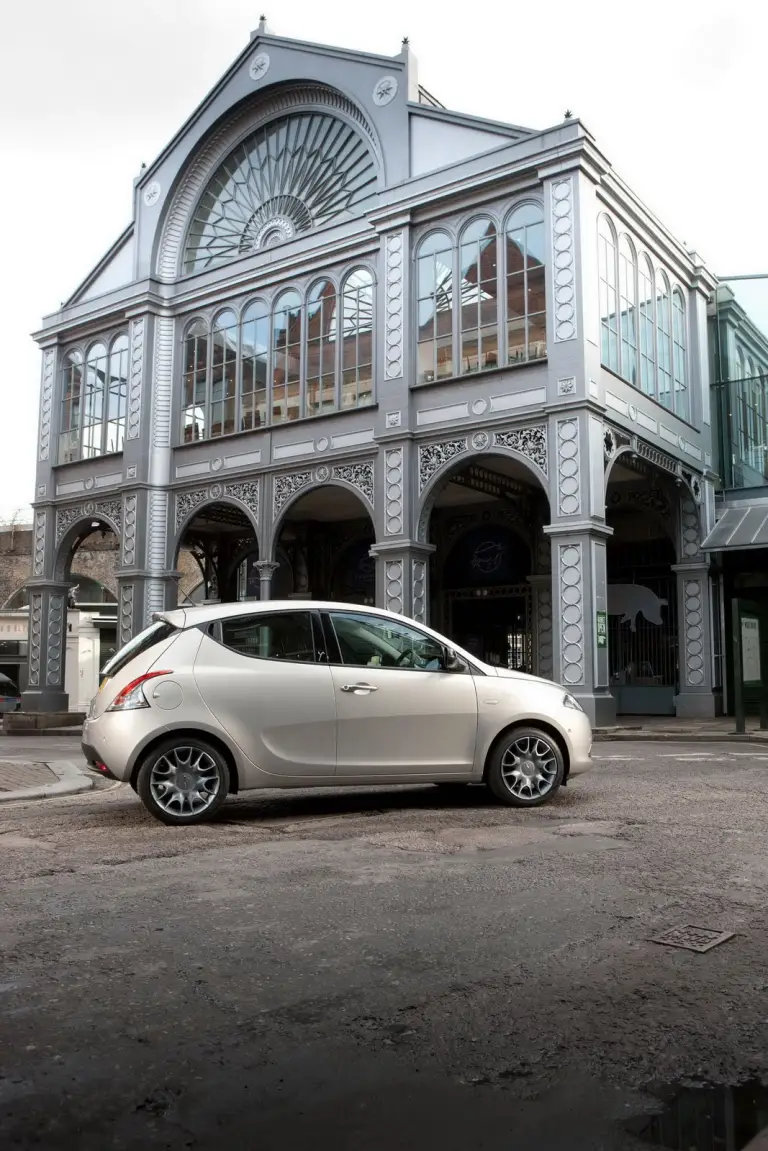 Chrysler Ypsilon - 15