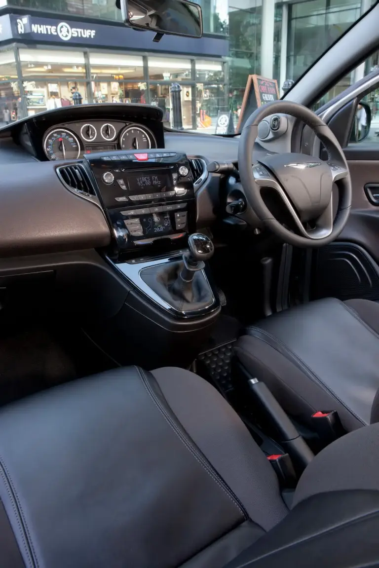 Chrysler Ypsilon - 18