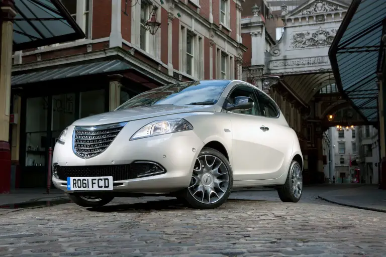 Chrysler Ypsilon - 23