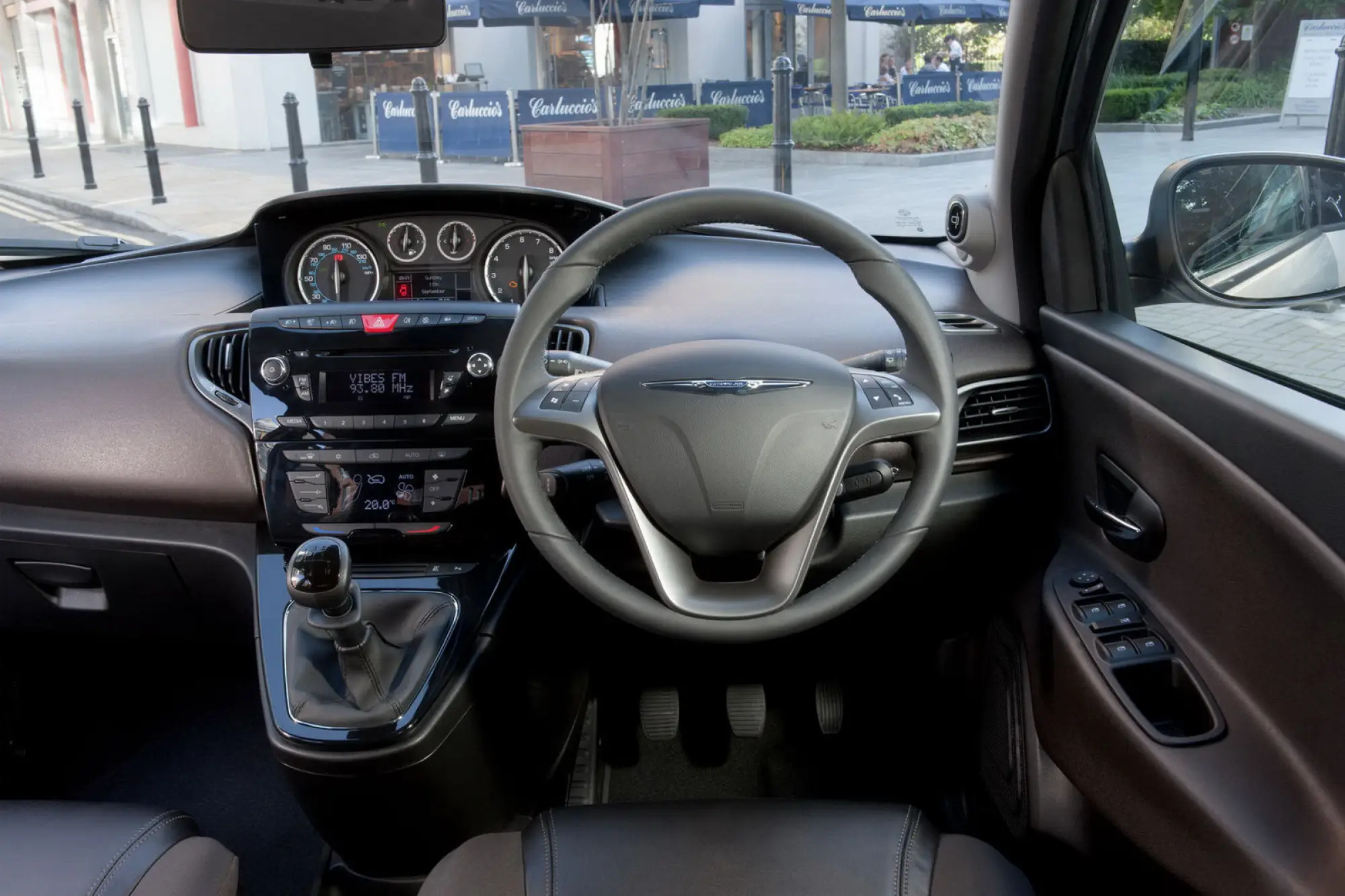 Chrysler Ypsilon - 48