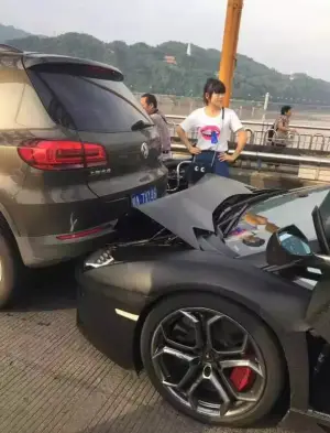 Cina: collisione tra Lamborghini Aventador e Volkswagen Tiguan - 1