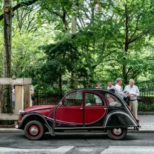 Citroen 2CV - Feste 70 anni