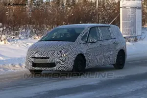 Citroen C4 Grand Picasso 2014 - Foto spia 28-01-2013 - 2