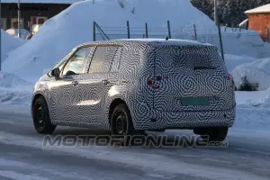 Citroen C4 Grand Picasso 2014 - Foto spia 28-01-2013 - 5