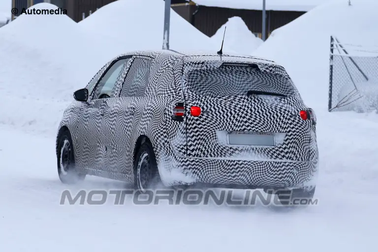 Citroen C4 Picasso 2014 - Foto spia 31-01-2013 - 5