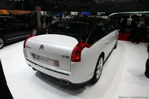 Citroen C6 Noir et Blanc ginevra 2011