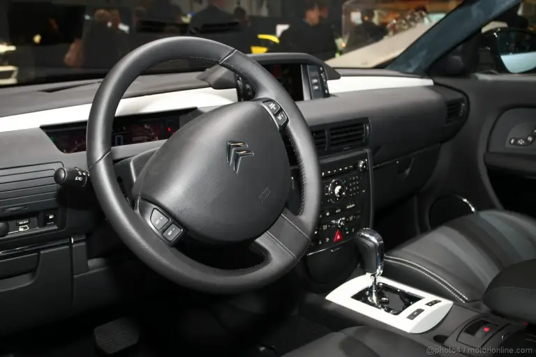 Citroen C6 Noir et Blanc ginevra 2011 - 6