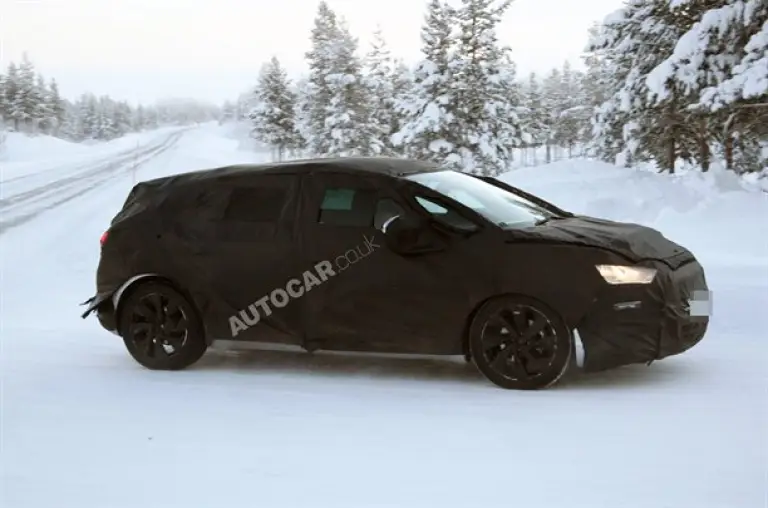 Citroen DS5 - Foto spia 01-02-2011 - 2