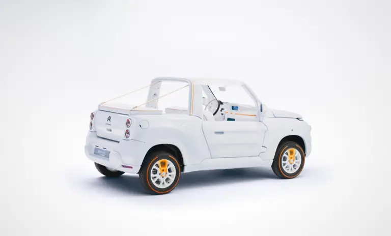 Citroen E-MEHARI styled by Courreges - 3