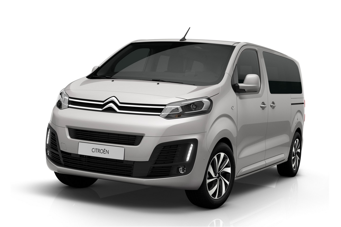 Citroen Space Tourer, Peugeot Traveller e Toyota Proace