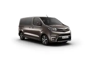 Citroen Space Tourer, Peugeot Traveller e Toyota Proace