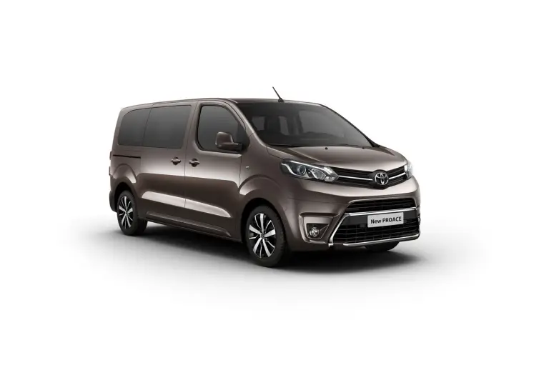 Citroen Space Tourer, Peugeot Traveller e Toyota Proace - 8