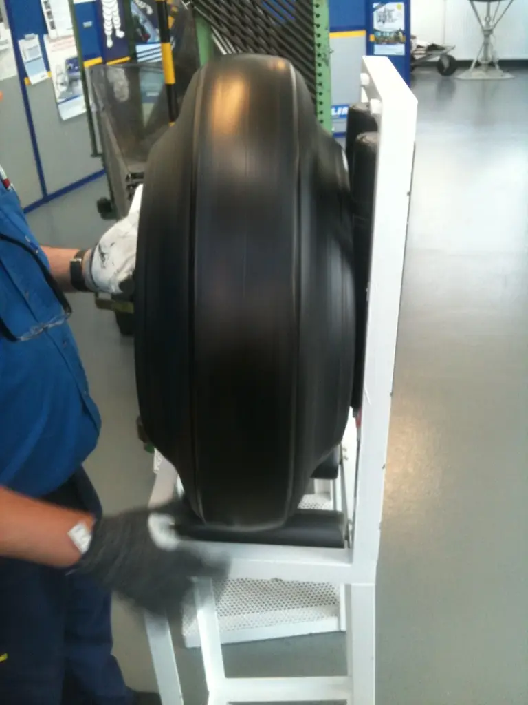 Come nasce un pneumatico Michelin - 18