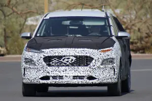 Crossover compatto Hyundai foto spia 17 settembre 2016