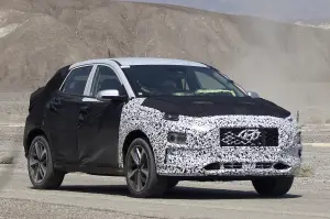 Crossover compatto Hyundai foto spia 17 settembre 2016