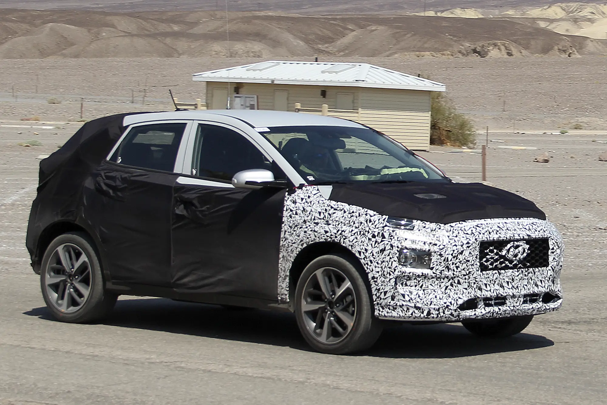 Crossover compatto Hyundai foto spia 17 settembre 2016 - 5
