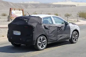 Crossover compatto Hyundai foto spia 17 settembre 2016