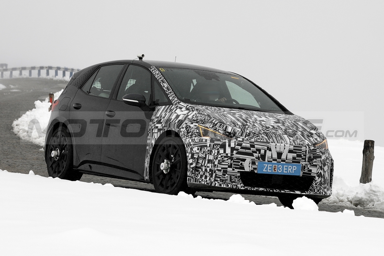 Cupra Born 2024 - Foto Spia 28-09-2022