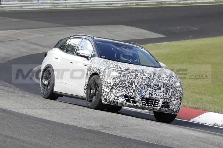 Cupra Tavascan - Foto Spia 29-06-2022 - 16