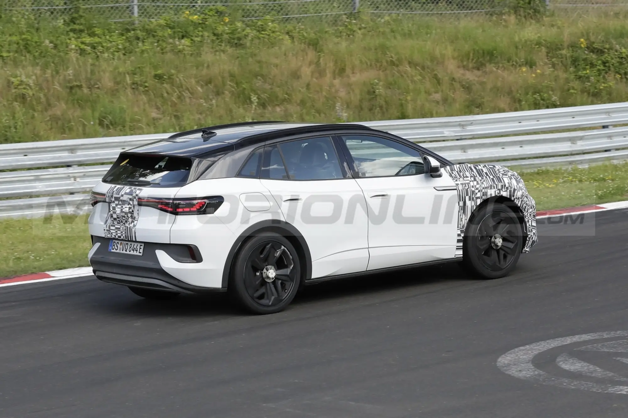 Cupra Tavascan - Foto Spia 29-06-2022 - 20