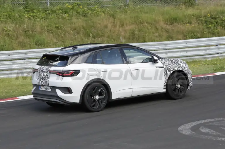 Cupra Tavascan - Foto Spia 29-06-2022 - 20