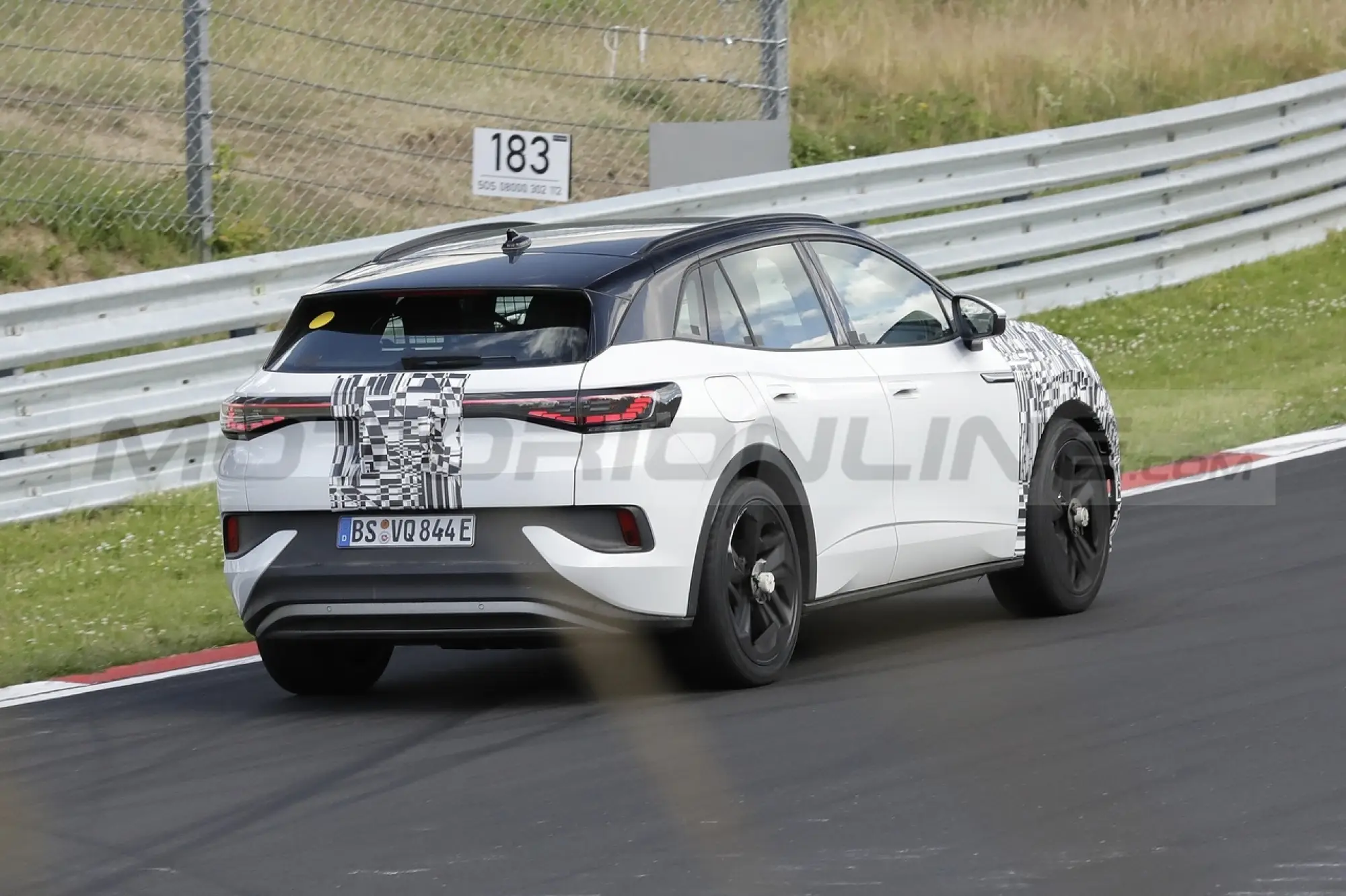 Cupra Tavascan - Foto Spia 29-06-2022 - 14