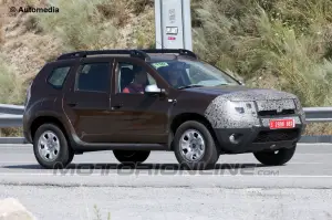 Dacia Duster facelift - Foto spia 20-07-2013