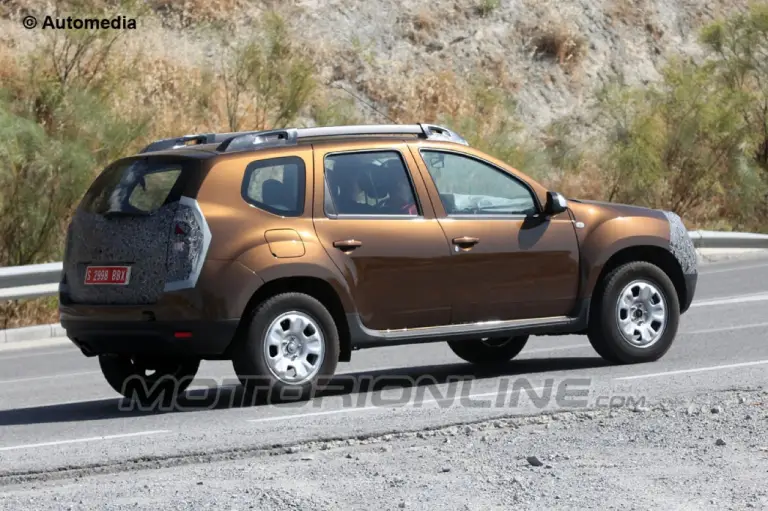 Dacia Duster facelift - Foto spia 20-07-2013 - 3