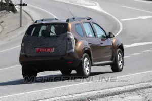 Dacia Duster facelift - Foto spia 20-07-2013